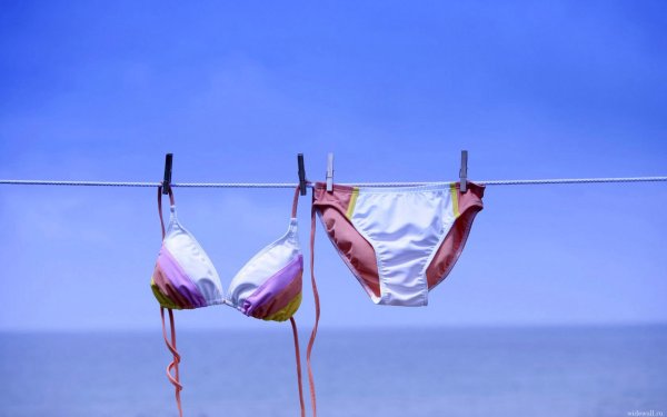 Нижнее белье на веревке
