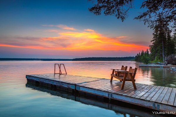 Красивый пляж на озере