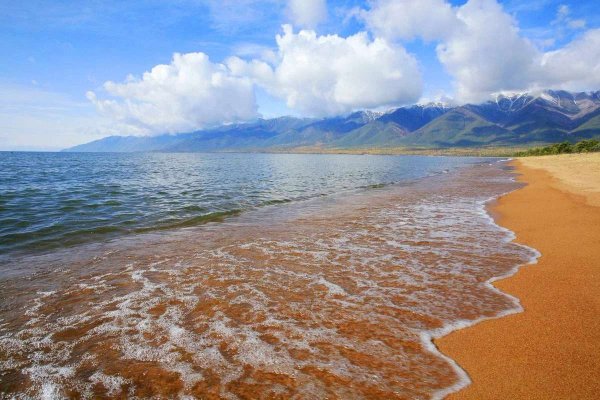 Баргузинский залив на Байкале