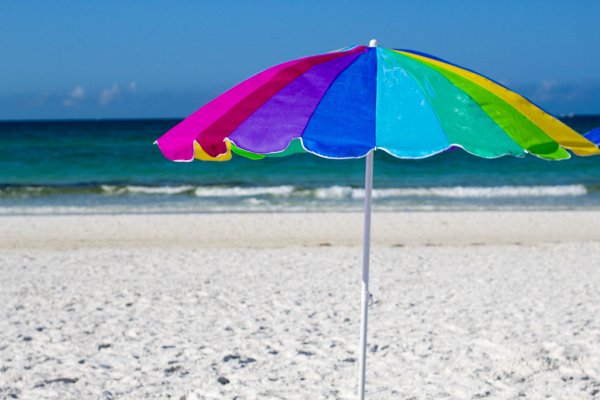 Гавайи зонтики на пляже