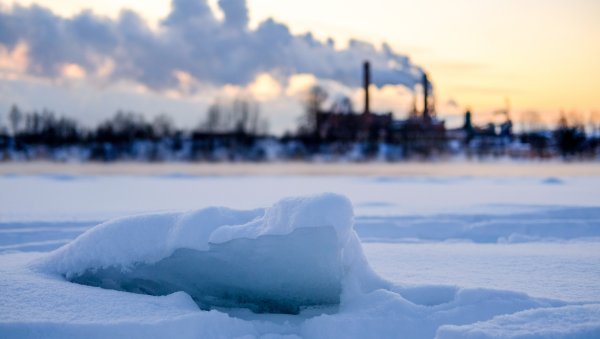 Явление на воде из снега