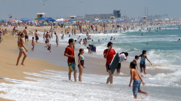 Пляж мало людей