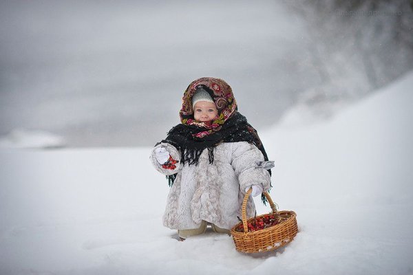 Девочка в шубе и платке