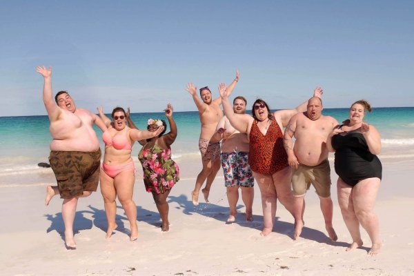 Толстяк на пляже