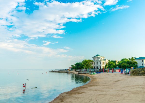 Лазурная набережная Евпатория