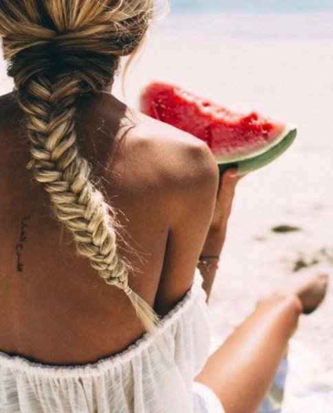 Девушки море пляж фрукты