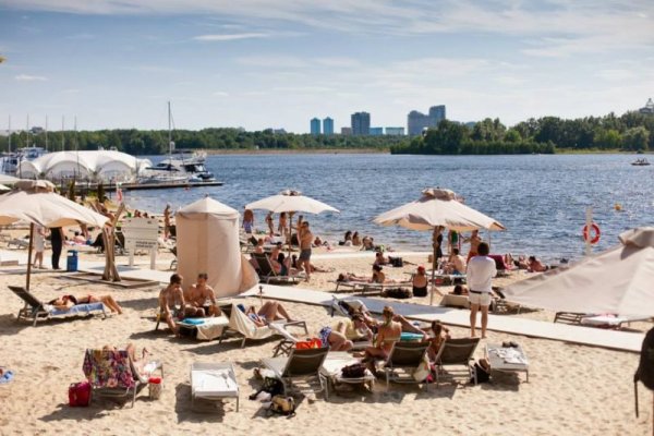 Бич клаб пляж на водном стадионе