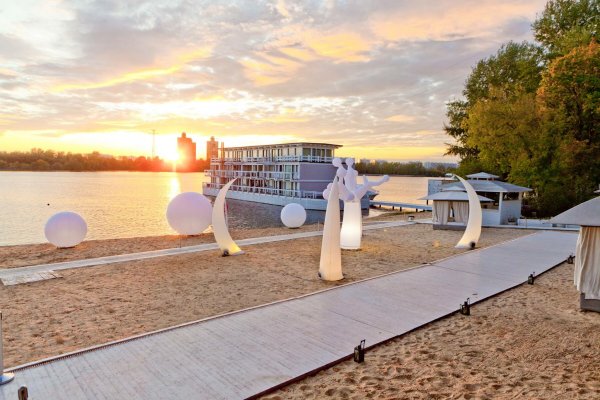 Royal Bar/Beach Club в Москве пляж