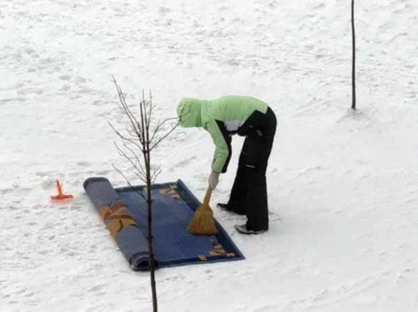 Выбивать ковер на снегу
