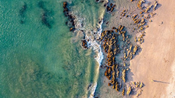 Море скалы вид сверху