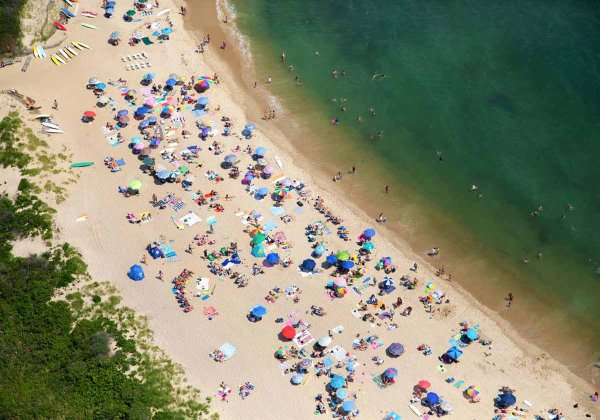 Люди на пляже