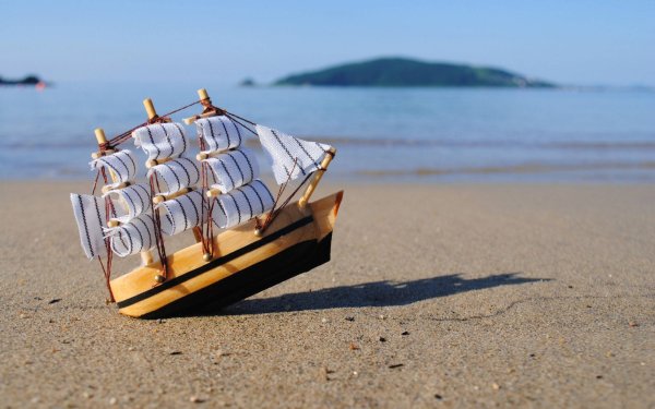 Корабль на песке