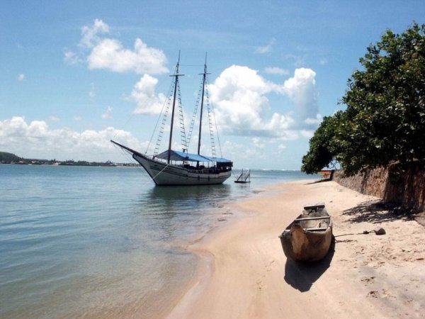 Корабль на берегу