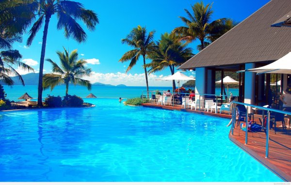 Бассейн у моря