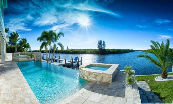 Особняк на берегу моря