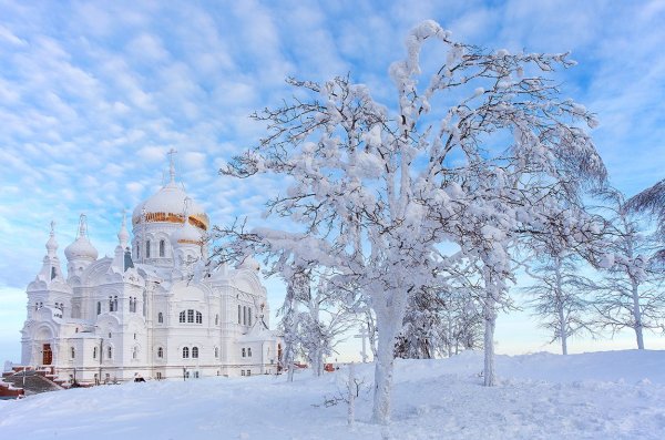 Белогорский монастырь зима