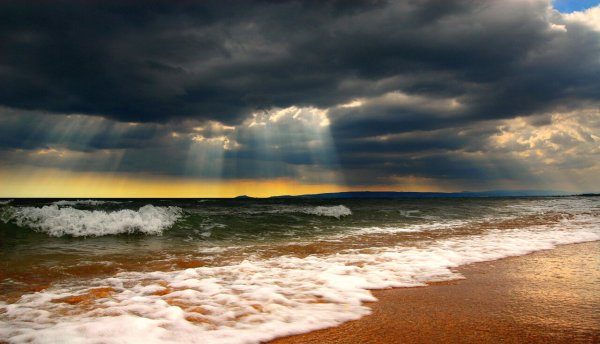 Штормовое море с берега