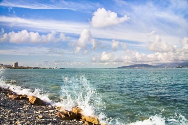 Берег черного моря в Новороссийске