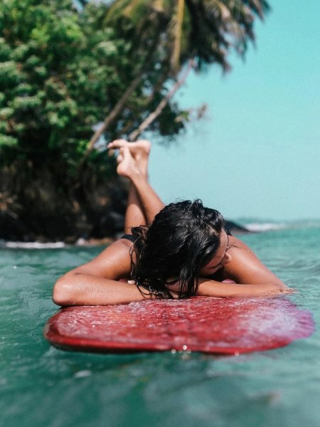 Девушка на острове