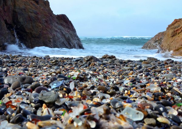 Стеклянный пляж Гласс Бич Калифорния