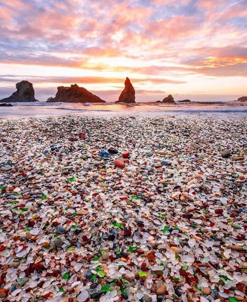 Стеклянный пляж Гласс Бич Калифорния