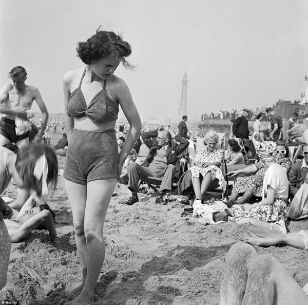 Советские женщины на пляже