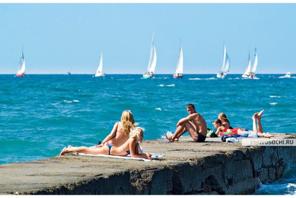 Люди на черноморских пляжах