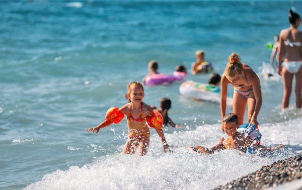 Черное море пляж люди