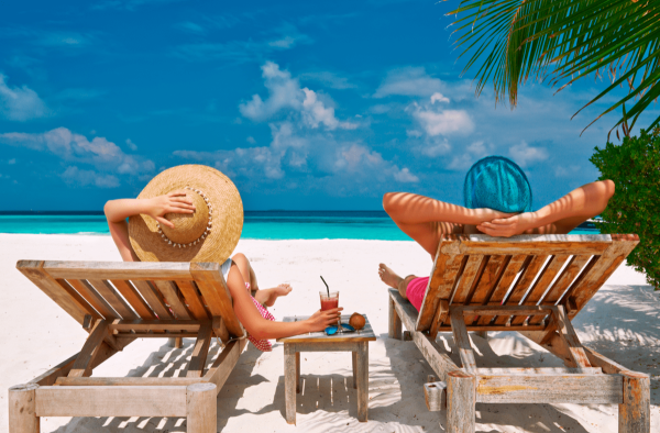 Шезлонг на пляже