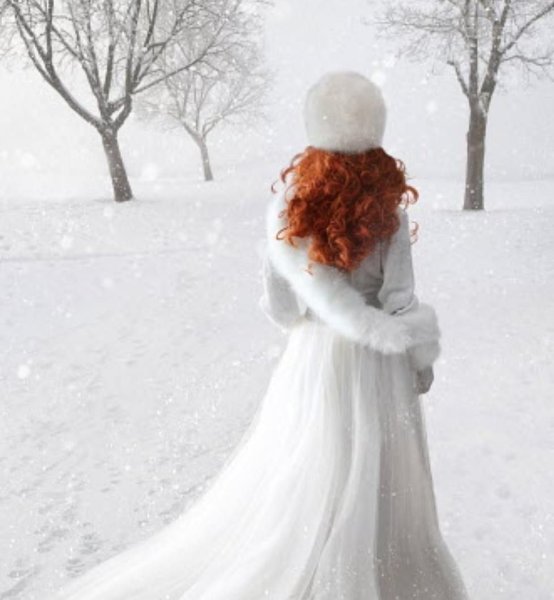 Рыжая девушка зимой