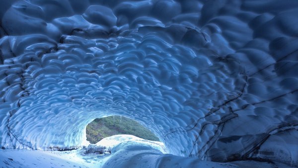 Ледяная пещера Камчатка