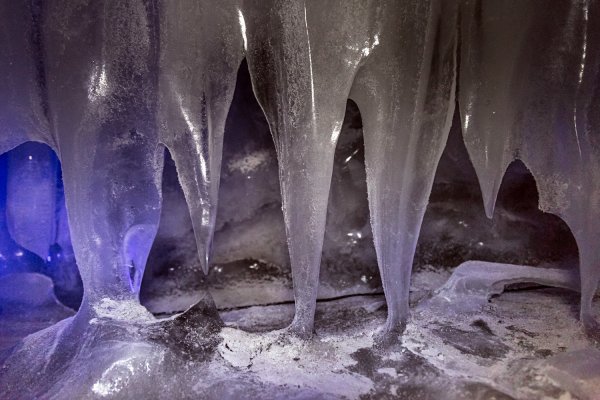 Сталагмиты Кунгурской ледяной пещеры
