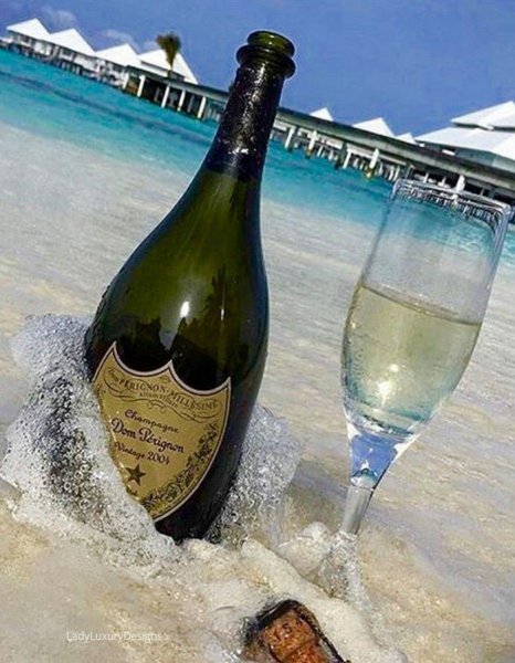 Шампанское и море