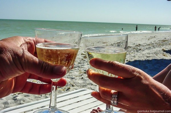 Шампанское на пляже