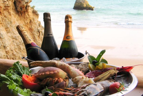 Шампанское и морепродукты