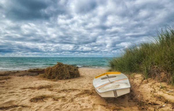 Лодка на Песчаном берегу