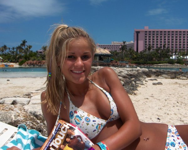 Девушки на пляже любительские