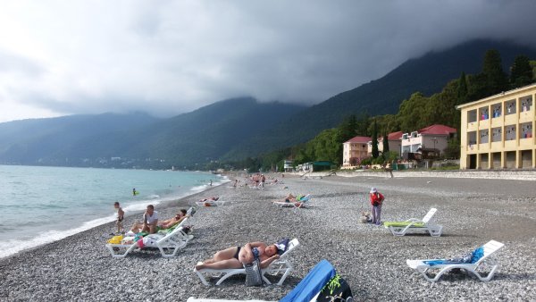 Пляж в Гаграх Абхазия 2022