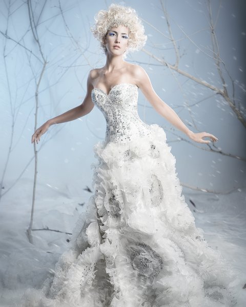 Зима в образе девушки