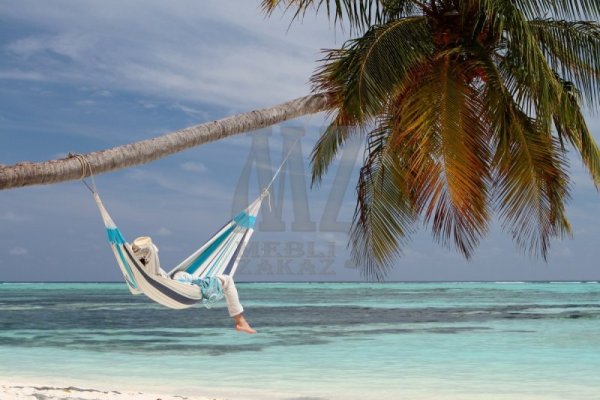 Гамак на берегу моря