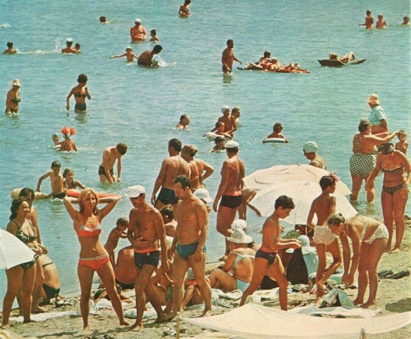 Советские люди на пляже