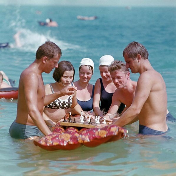 Советская семья на пляже