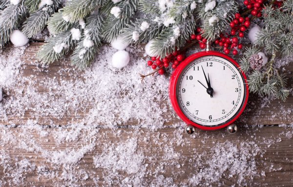 Елка с часами