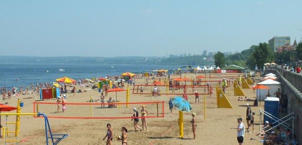 Городской пляж Самары на набережной