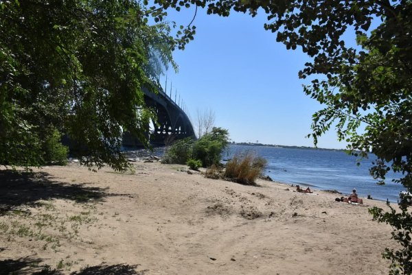 Саратовский пляж «городские Пески»