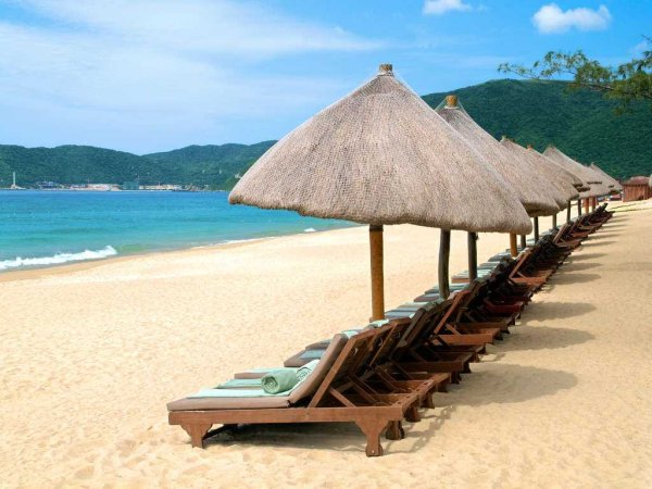 . Бухта Ялонг Бэй (Ялунвань)