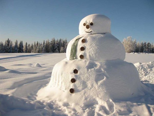 Снежная баба из снега