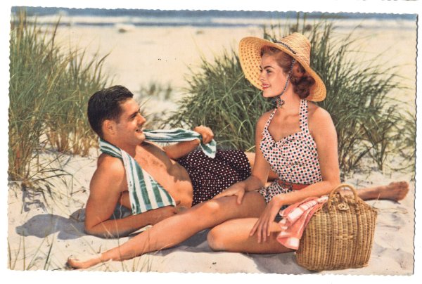 Молодежь на пляже ретро