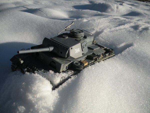Танк в сугробе