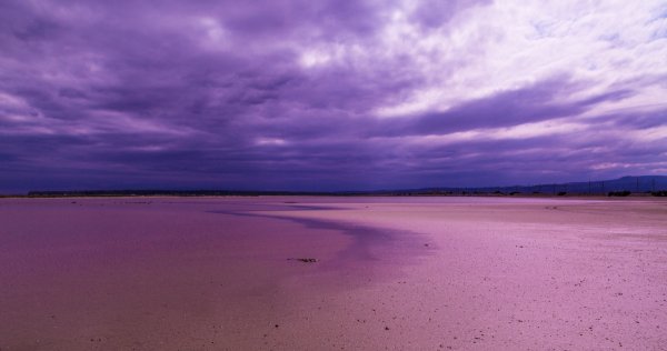 Фиолетовый песок